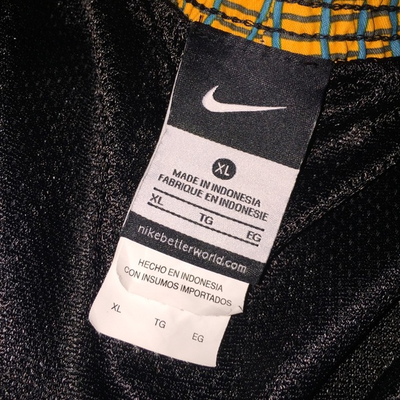 🔻Nike Board Shorts - Picture 5 of 5